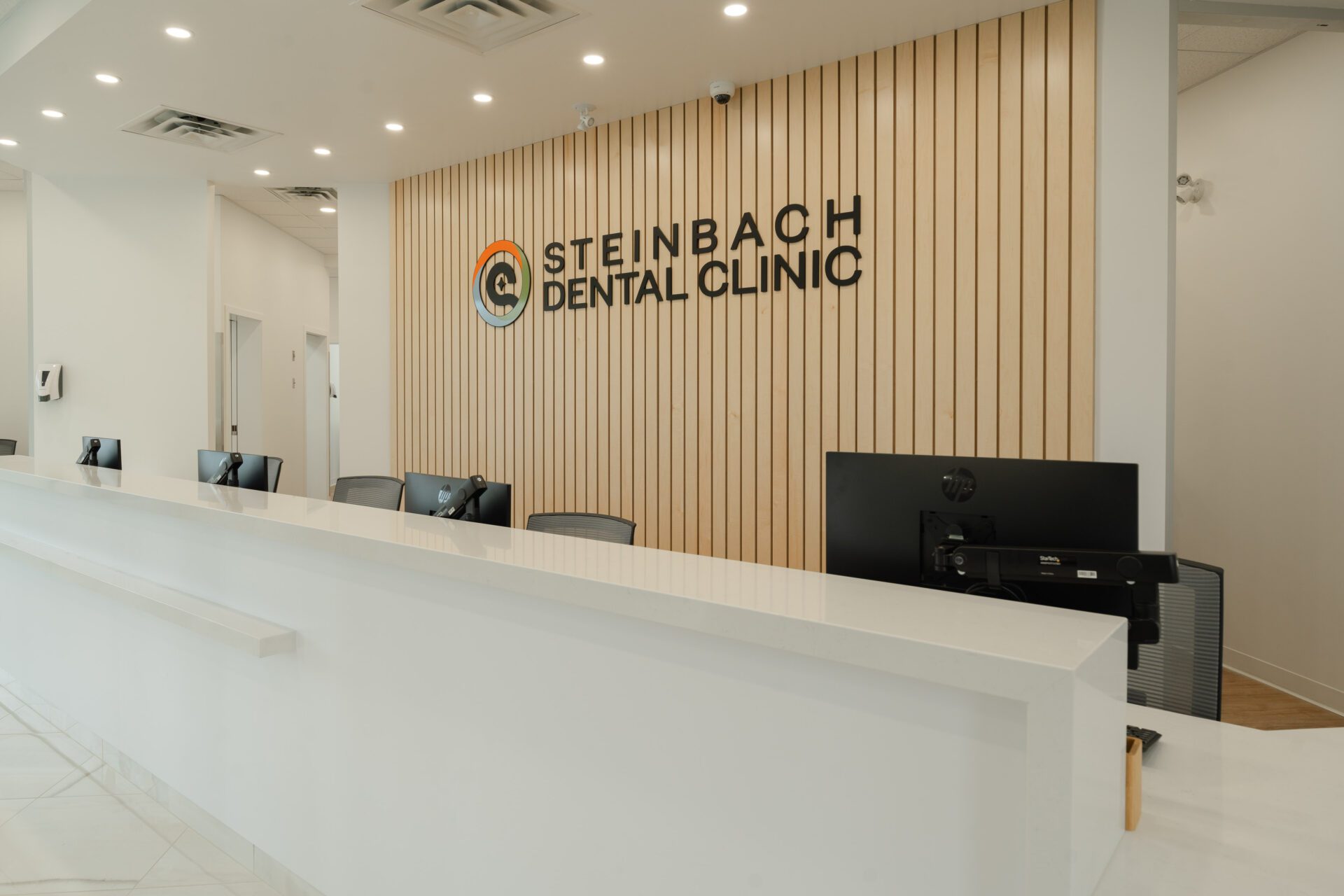 steinbach-dental-clinic-desk